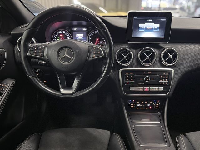 M-BENZ賓士 A180  第9張相片