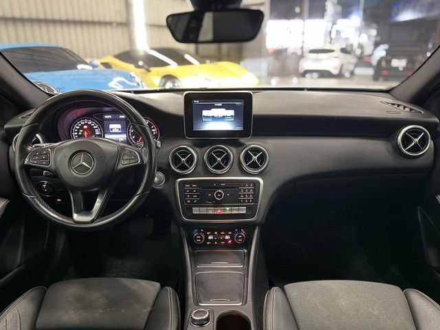 M-BENZ賓士 A180  第10張相片
