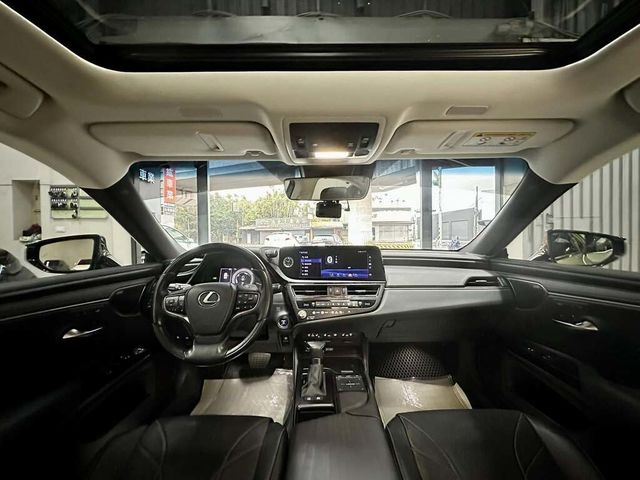 LEXUS凌志 ES300H  第5張相片