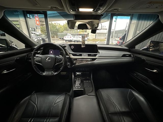 LEXUS凌志 ES300H  第9張相片