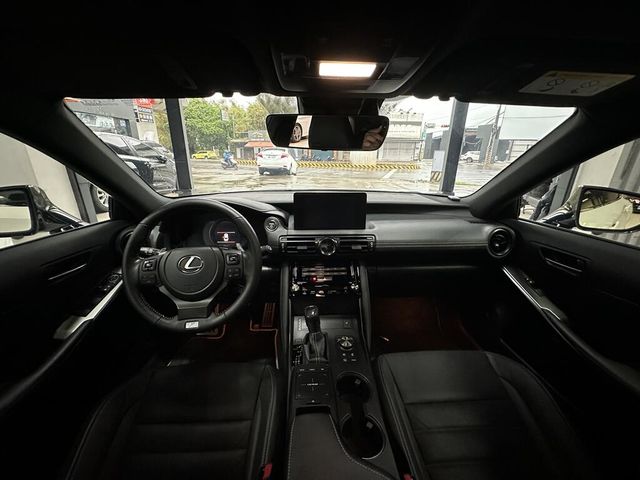 LEXUS凌志 IS 300H  第5張相片