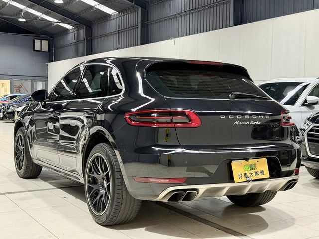 PORSCHE保時捷 MACAN TURBO  第2張相片