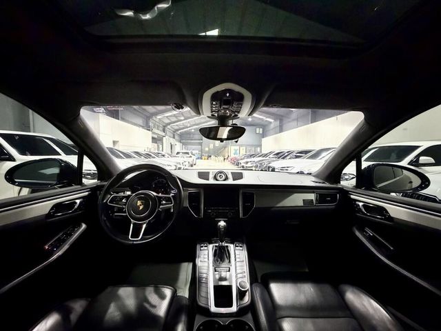 PORSCHE保時捷 MACAN TURBO  第5張相片