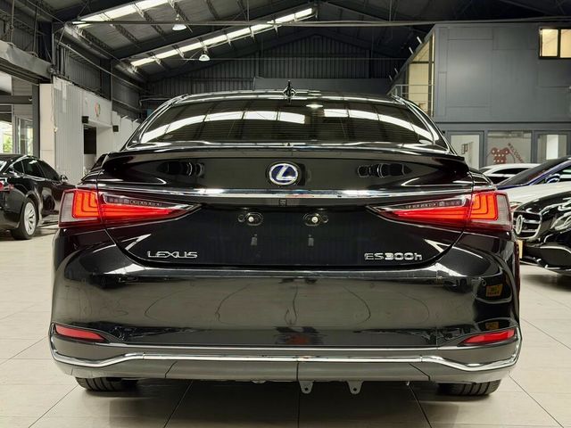 LEXUS凌志 ES300H  第4張相片