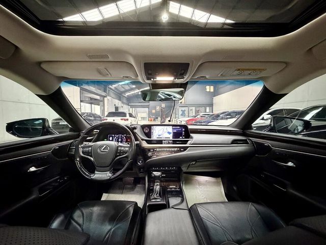 LEXUS凌志 ES300H  第5張相片