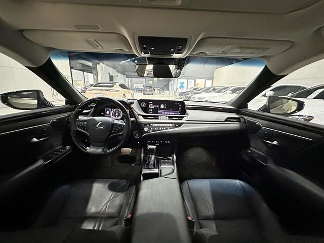 LEXUS凌志 ES300H  第5張相片