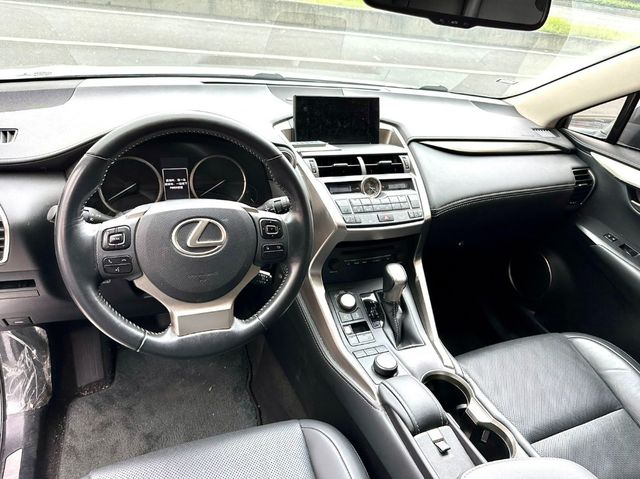 LEXUS凌志 NX300H  第3張相片