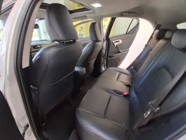 LEXUS凌志 CT200H  第5張相片