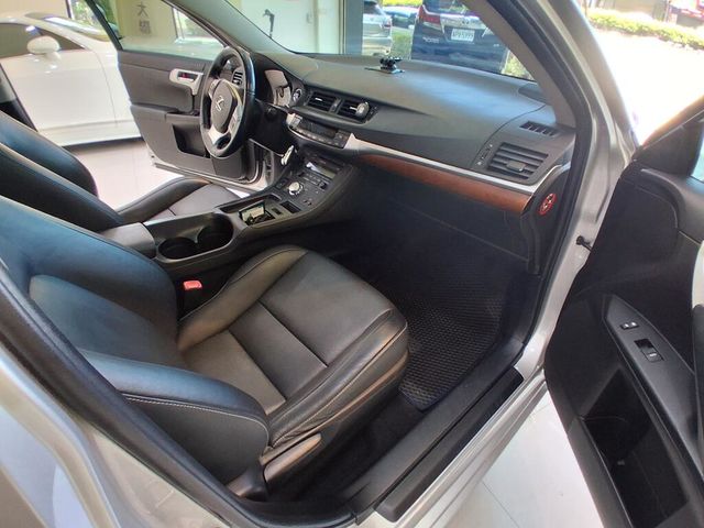 LEXUS凌志 CT200H  第6張相片