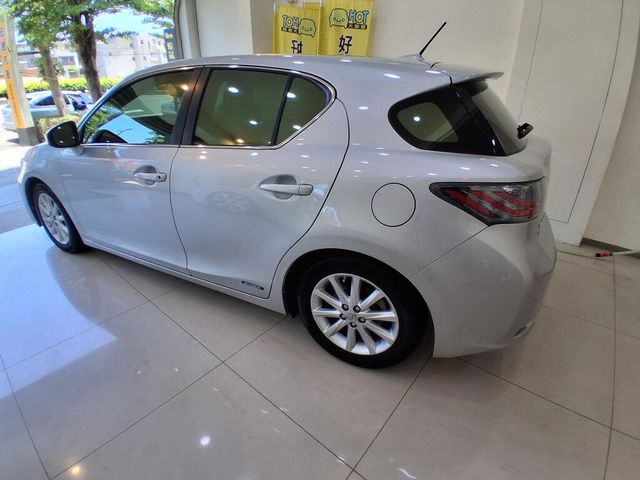 LEXUS凌志 CT200H  第9張相片