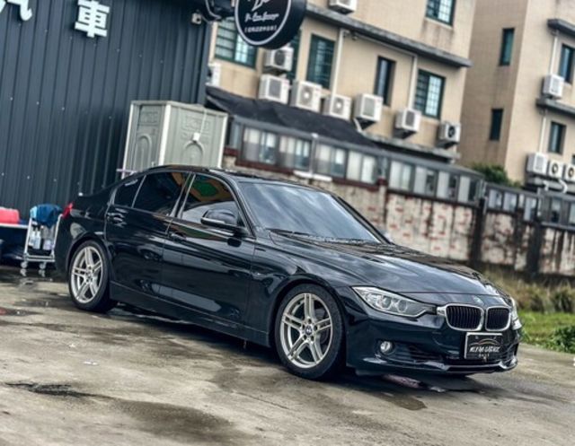 BMW寶馬 320I SEDAN ZA  第3張相片