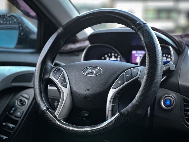 HYUNDAI現代 ELANTRA  第15張相片