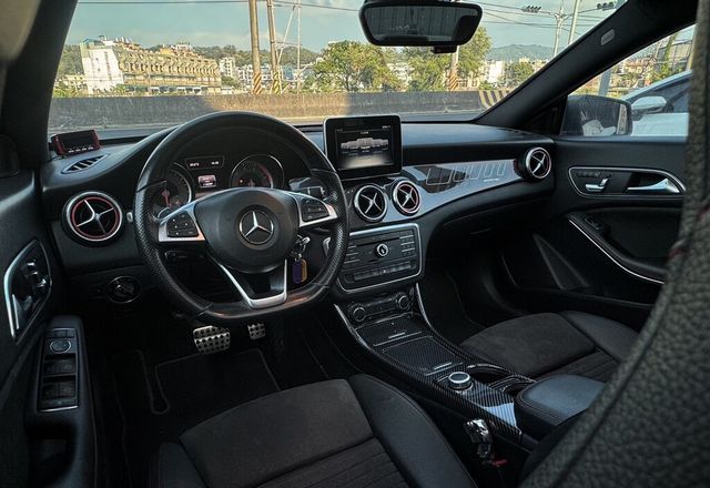 M-BENZ賓士 CLA250  第7張相片