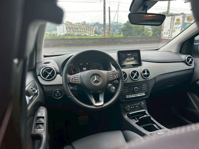 M-BENZ賓士 B180  第7張相片