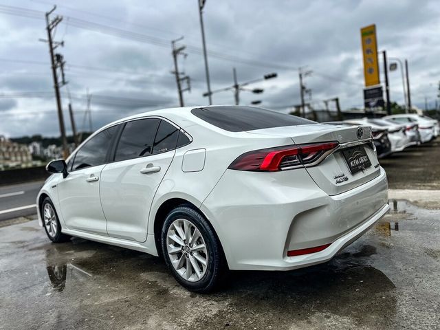 TOYOTA豐田 COROLLA ALTIS HYBRID  第4張相片