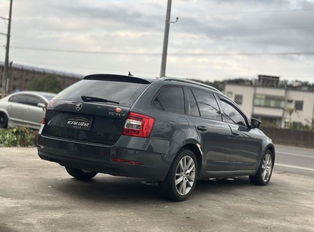 SKODA司科達 OCTAVIA COMBI  第5張相片