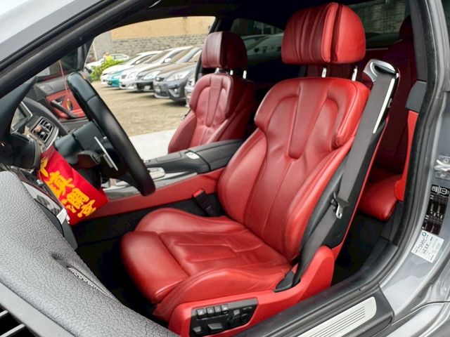 BMW寶馬 M6 COUPE  第7張相片
