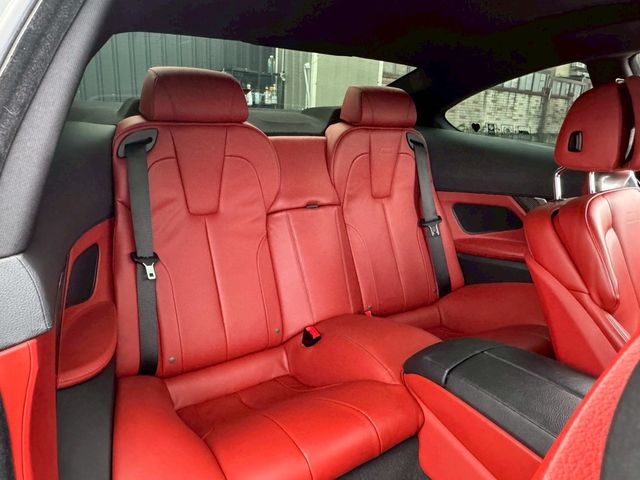 BMW寶馬 M6 COUPE  第14張相片