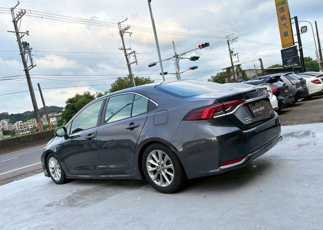TOYOTA豐田 COROLLA ALTIS HYBRID  第4張相片