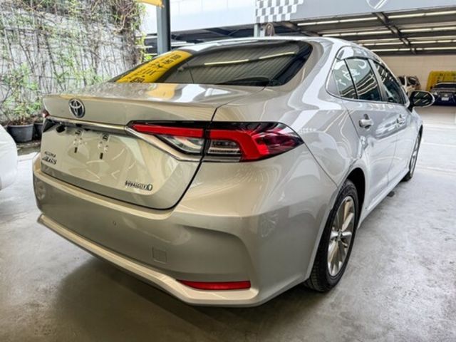 TOYOTA豐田 COROLLA ALTIS HYBRID  第6張相片