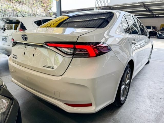 TOYOTA豐田 COROLLA ALTIS HYBRID  第7張相片