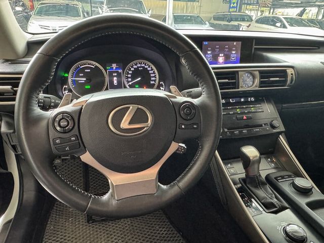 LEXUS凌志 IS 300H  第3張相片