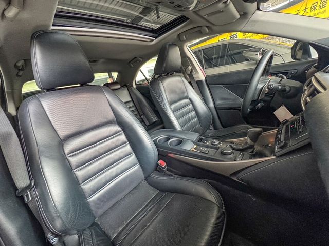 LEXUS凌志 IS 300H  第12張相片