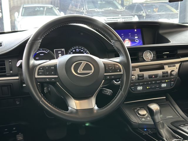 LEXUS凌志 ES300H  第13張相片