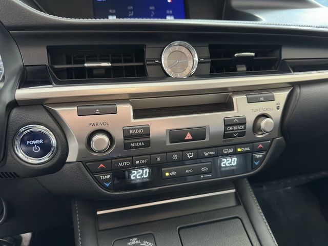 LEXUS凌志 ES300H  第25張相片