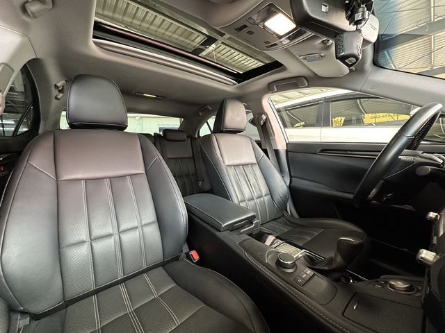 LEXUS凌志 ES300H  第33張相片