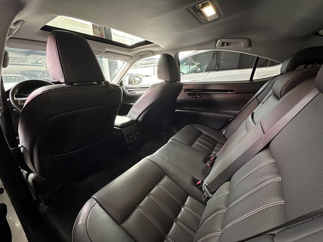 LEXUS凌志 ES300H  第35張相片