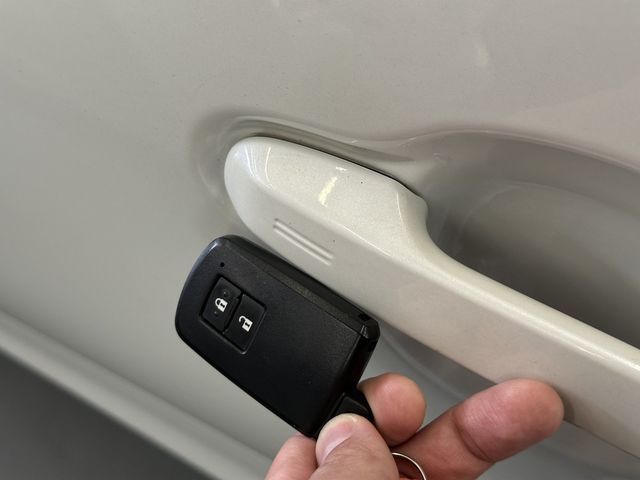 TOYOTA豐田 PRIUS C  第13張相片