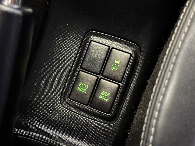 TOYOTA豐田 PRIUS C  第25張相片