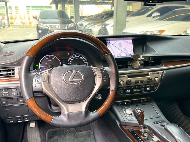 LEXUS凌志 ES300H  第9張相片