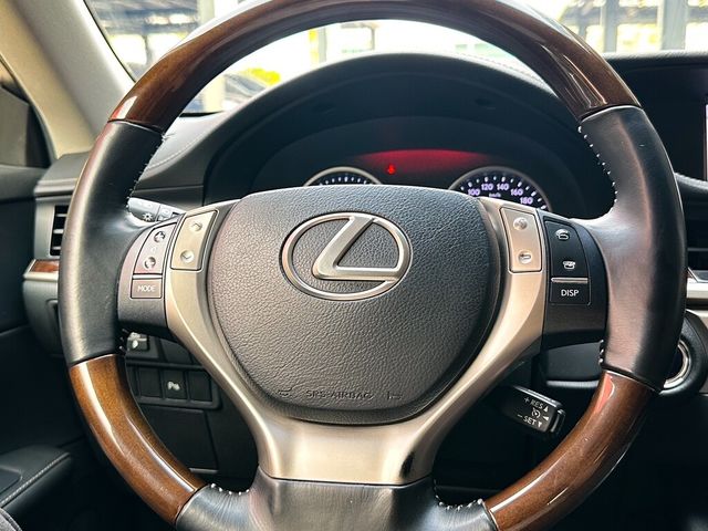 LEXUS凌志 ES300H  第10張相片