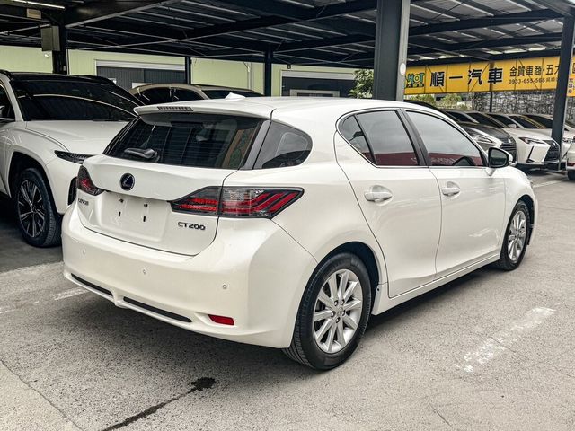 LEXUS凌志 CT200H  第3張相片