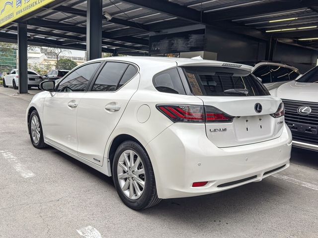 LEXUS凌志 CT200H  第4張相片