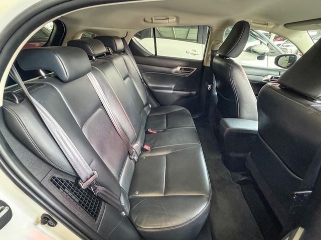 LEXUS凌志 CT200H  第16張相片