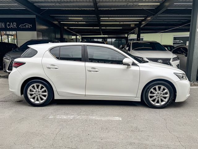 LEXUS凌志 CT200H  第18張相片