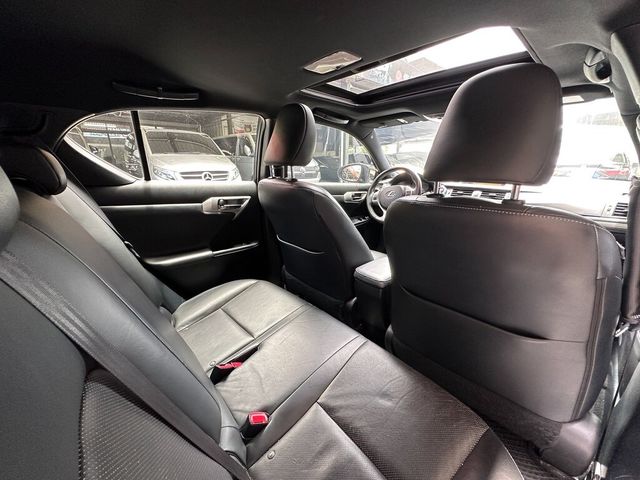 LEXUS凌志 CT200H  第4張相片