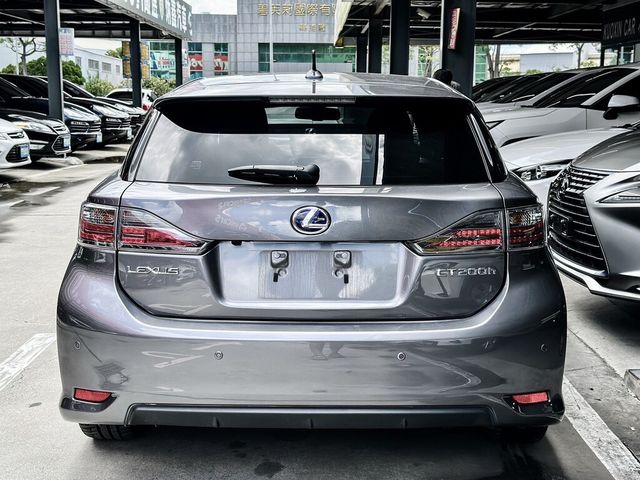LEXUS凌志 CT200H  第7張相片