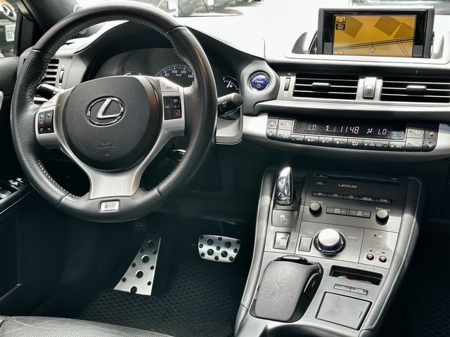 LEXUS凌志 CT200H  第9張相片
