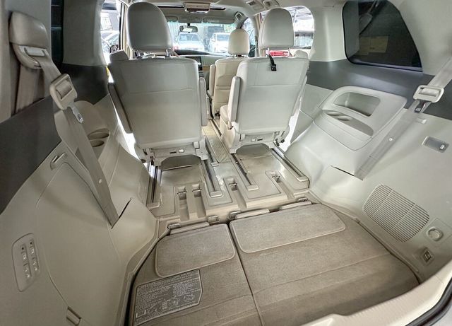 TOYOTA豐田 PREVIA  第10張相片