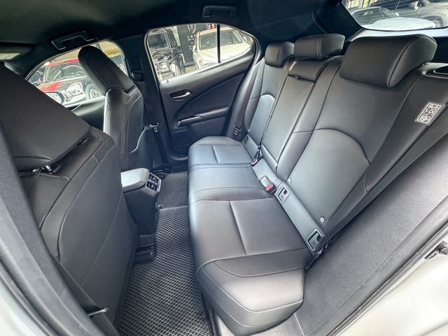 LEXUS凌志 UX200  第15張相片