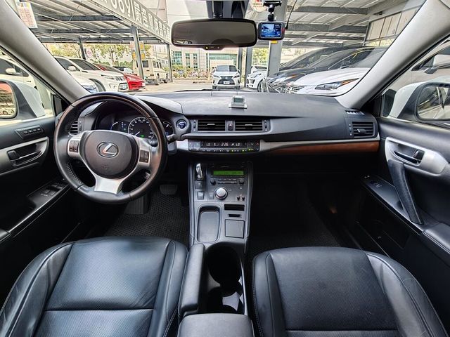 LEXUS凌志 CT200H  第15張相片