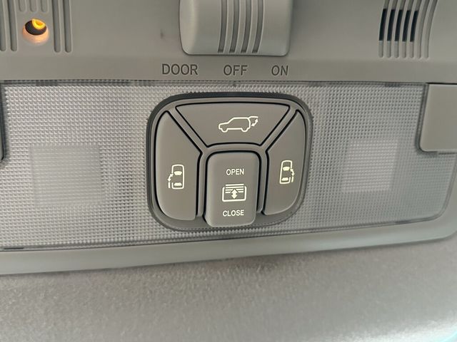 TOYOTA豐田 PREVIA  第13張相片