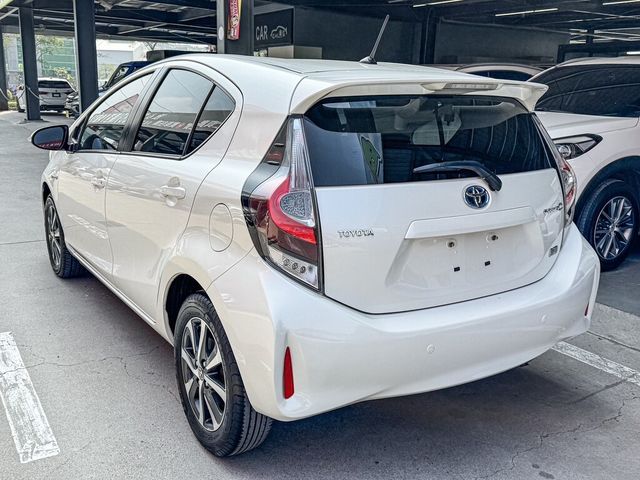 TOYOTA豐田 PRIUS C  第15張相片