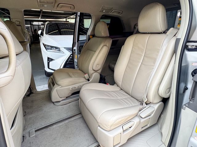 TOYOTA豐田 PREVIA  第7張相片