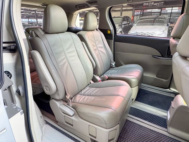 TOYOTA豐田 PREVIA  第10張相片
