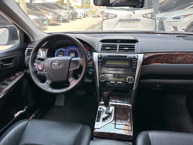 TOYOTA豐田 CAMRY HYBRID  第2張相片